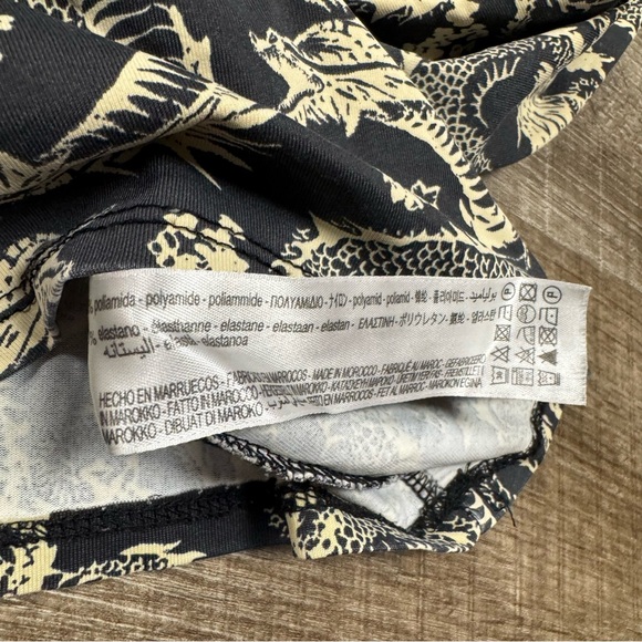 Bershka Chinese Dragon Cropped Long Sleeve Size XS - Picture 6 of 8